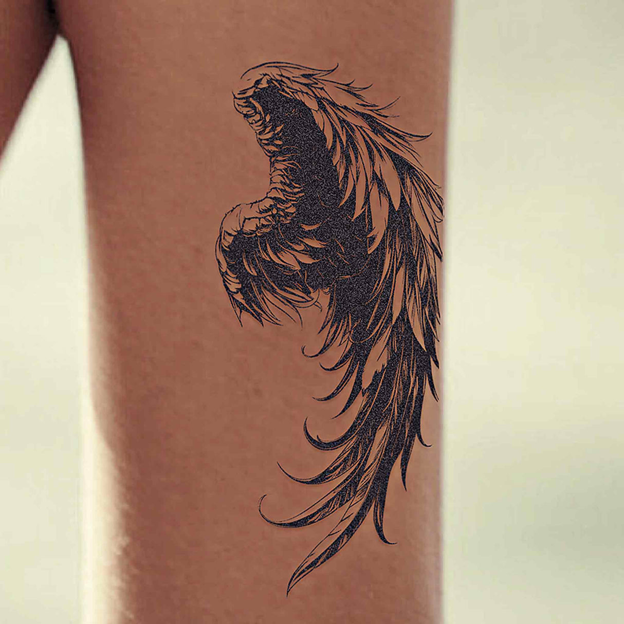 Suesser Engelsfluegel Tattoo - Temporaeres Jagua-Tattoo, hautfreundlich und flexibel, ideal für den Alltag.