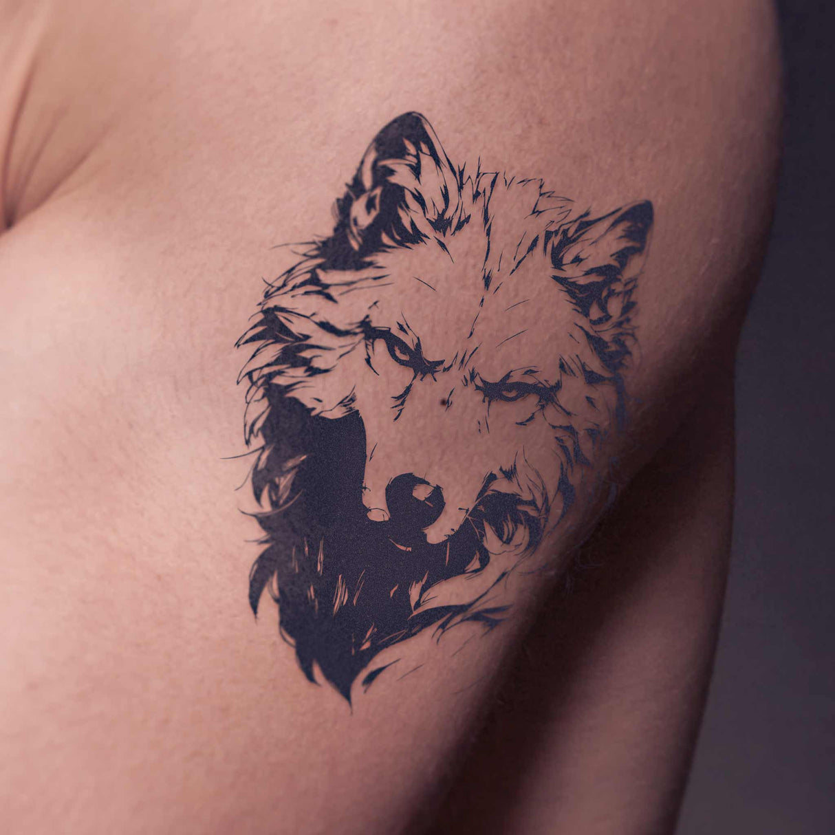 Leitwolf Tattoo - Temporäres Jagua-Tattoo, hautfreundlich und flexibel, ideal für den Alltag.