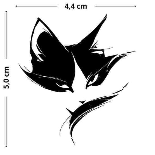 Shy Kitten – schuechternes Kaetzchen im minimalistischen Stil – Schwarz-Weiß-Tattoo, temporaer, suess und frech.